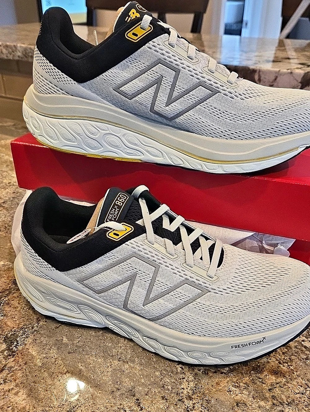 New Balance Fresh Foam X 860v13 Men's Running Shoes US 10 2E Gray & White Wide